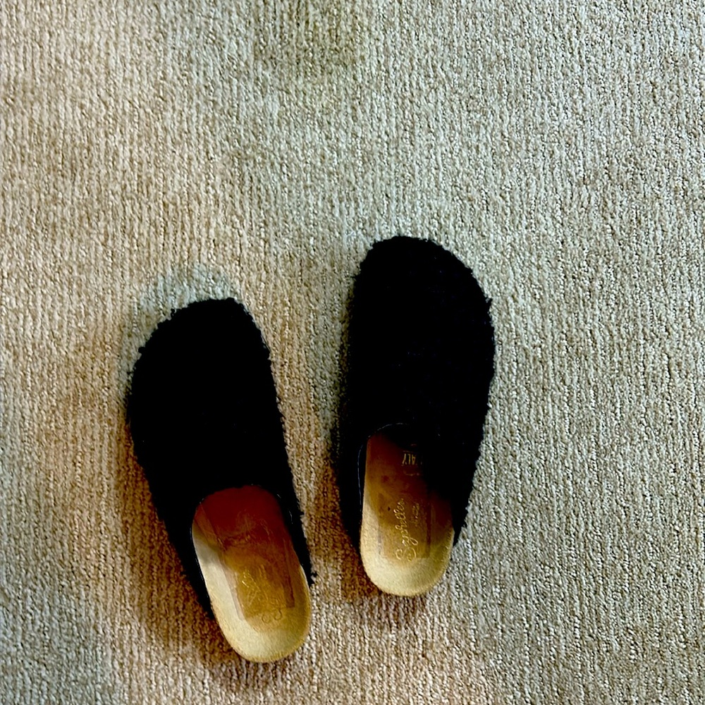 Woman’s Sherpa shoes